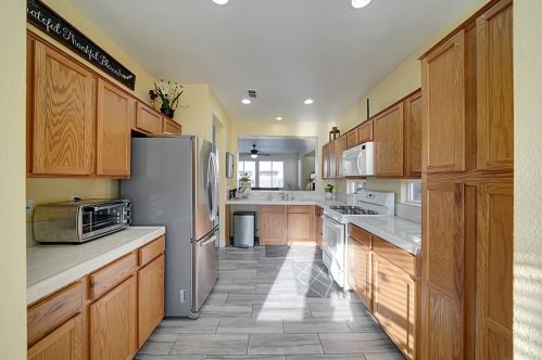 530 Vina Ct, Livingston CA  95334-9111 exterior