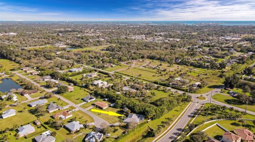 310 Rosewood Dr, Fort Pierce FL  34947-3424 exterior