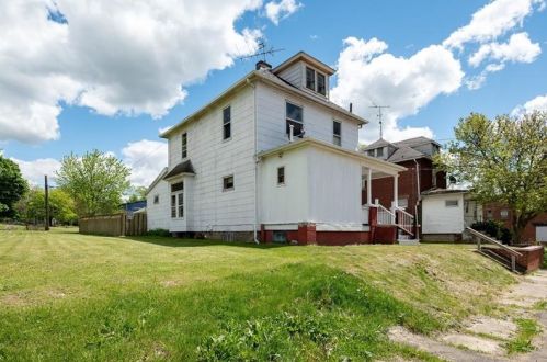1107 Emerson Ave, Hermitage, PA 16121-1109