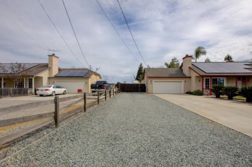 1040 Kylie Pl, Hickman, CA 95323-9669