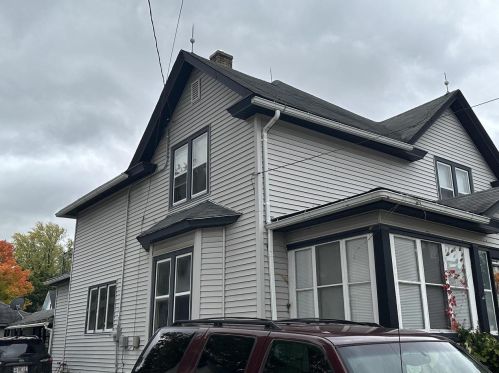 17 Grand St, Chilton, WI 53014-1238