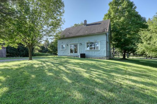 19450 Observatory Rd, Waukesha, WI 53146-3414