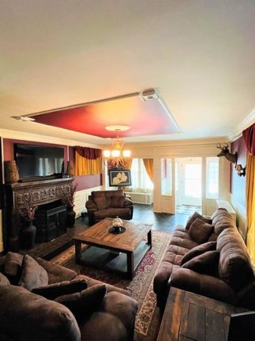 513 Race St, South Connellsville, PA 15425-4124