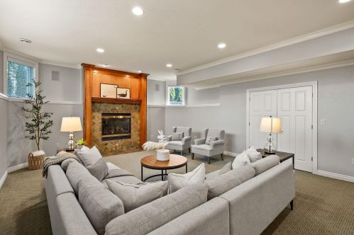 917 Evergreen Cir, Chenequa WI  53029-8636 exterior