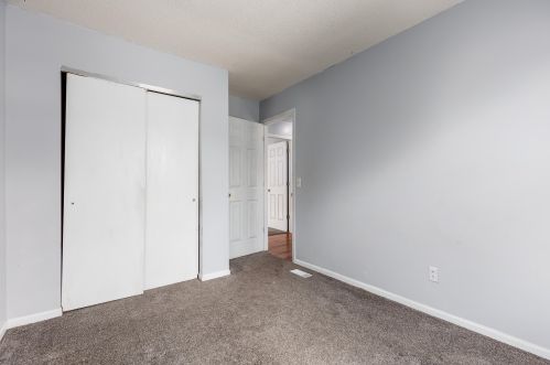 42 Meadow Wood Dr, Florence KY  41042-9323 exterior