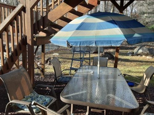 2 Marjorie Dr, Airmont NY  10901-7707 exterior