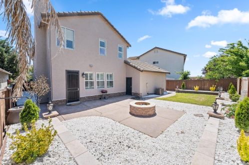 2321 Barn Swallow Ct, Elk Grove CA  95757-8140 exterior