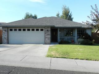 1107 Home Ave, Selah, WA 98942-1723