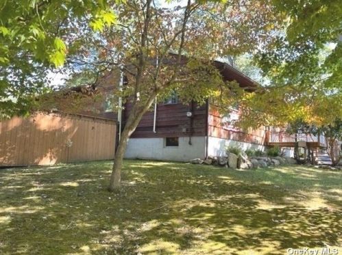 59 Bartlett Rd, Middle Island, NY 11953-1817
