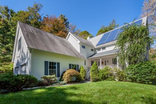 17 Candleview Dr, Sherman, CT 06784-2033