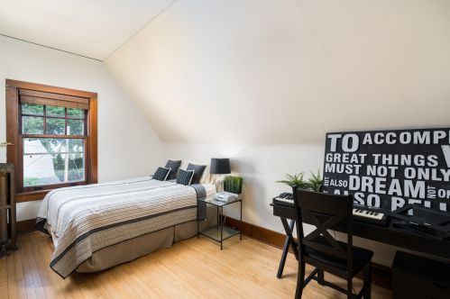 2359 Wahl Ave, Milwaukee WI 53211-3826 exterior