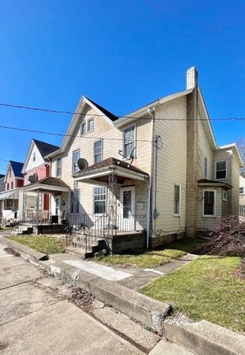 719 4th Ave, Ford City, PA 16226-1102
