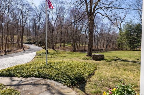 39 Cedar Ln, Ridgefield CT  06877-5301 exterior