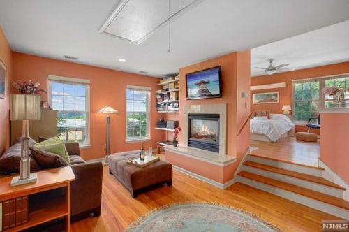 22 Winding Way, West Paterson NJ  07424-2665 exterior