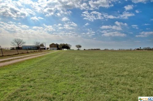 623 Willmann Rd, Seguin, TX 78155-0333