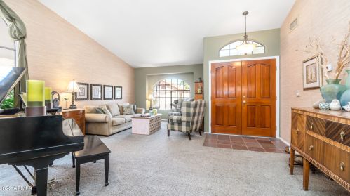 19016 74th Ave, Glendale, AZ 85308-5670