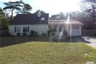 85 White Pine Way, Gordon Heights, NY 11763-4215