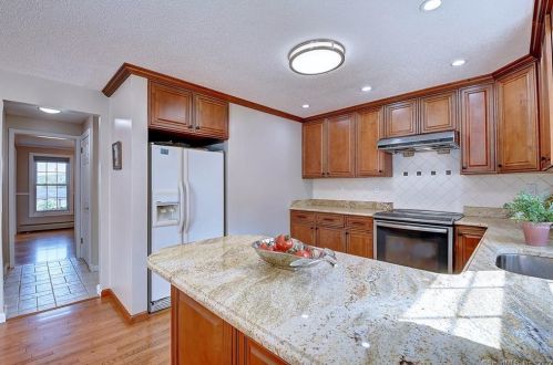 136 Homestead Dr, South Glastonbury, CT 06073-2805