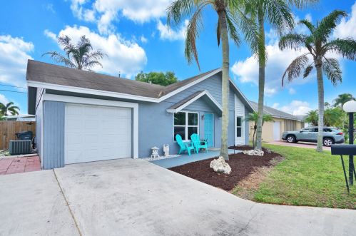 14576 Sunset Pine Dr, Delray Beach FL  33445-3854 exterior