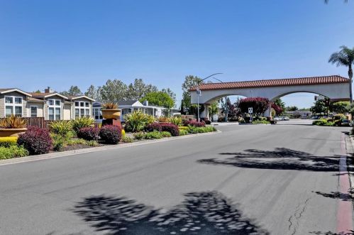 1085 Tasman Dr, Sunnyvale CA  94089-5001 exterior