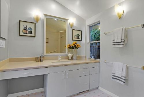 1725 Hampton Ave, Redwood City CA  94061-2608 exterior