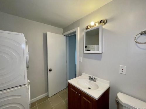 185 Cowles St, Bridgeport CT 06607-2117 exterior