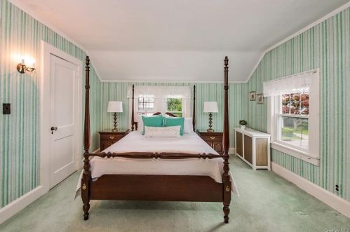 233 Chatterton Pkwy, White Plains NY  10606-2235 exterior