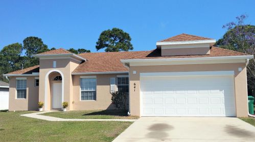 641 Marion Ave, Fort Pierce, FL 34983-1557
