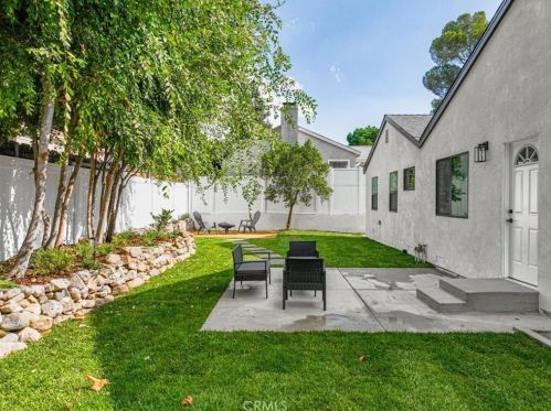295 Poppyfields Dr, Altadena CA  91001-4837 exterior