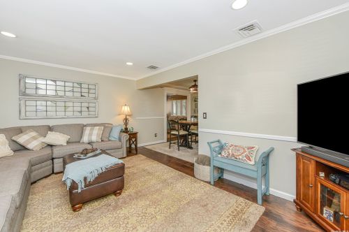 2308 Oakdale Ave, Seaford, NY 11783-3141