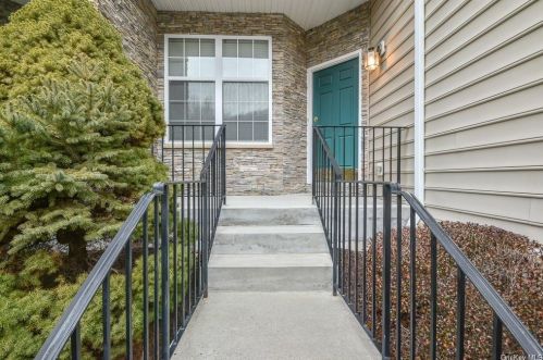 831 Huntington Dr, Fishkill, NY 12524-4917