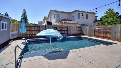 9674 Two Harbors Dr, Elk Grove CA  95624-4491 exterior