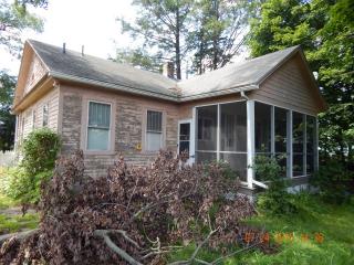 144 Clinton St, Waterbury, CT 06710-1222