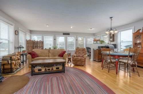 104 Lk Shr Dr, Northwood NH  03261-3707 exterior