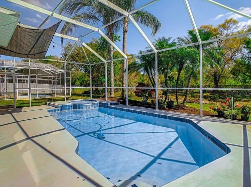 1641 Gray Bark Dr, Oldsmar, FL 34677-2775