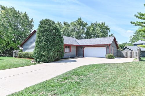 14855 Janice Ct, Waukesha, WI 53151-4422