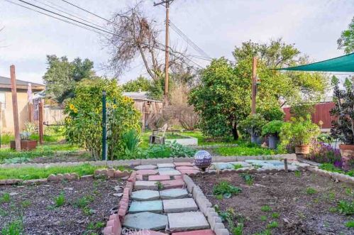 24 Center St, Redlands CA  92373-8102 exterior