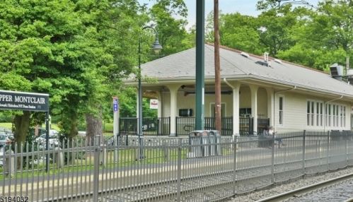 13 Potter Ct, Montclair NJ  07043-1514 exterior