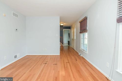 4 Mcmahon Dr, Bear, DE 19701-2048