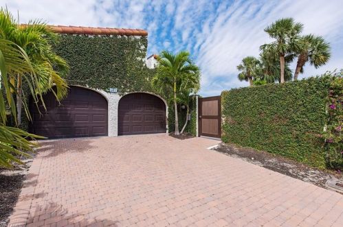 561 Tierra Mar Ln, Naples, FL 34108-2712