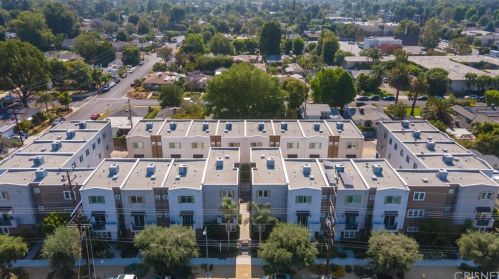 5664 Hazeltine Ave, Van Nuys CA  91423-2832 exterior