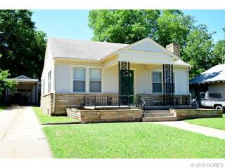 2916 1st St, Tulsa, OK 74104-1704