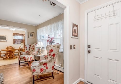 17 15th St, Huntington Station, NY 11746-2429