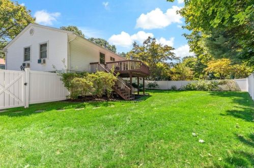 10 White Birch Dr, Crotonville, NY 10562-2521