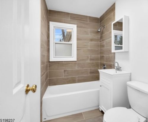 229 Aurore St, Roselle NJ  07203-1713 exterior