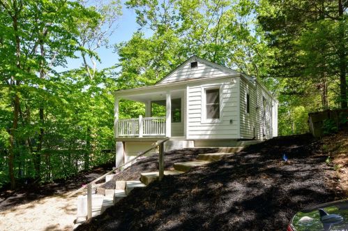 117 Upton Dr, Scotts Beach, NY 11789-2048