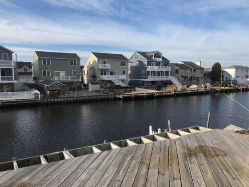 8 Cadiz Dr, Bricktown, NJ 08723-7014