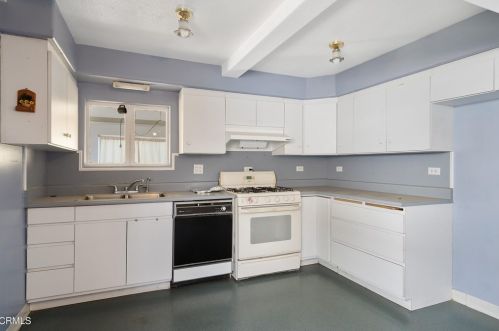 4973 Strickland Dr, Oxnard CA  93036-1052 exterior