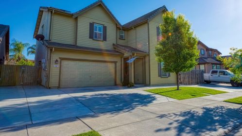 418 Red Lion Way, Newman, CA 95360-9552