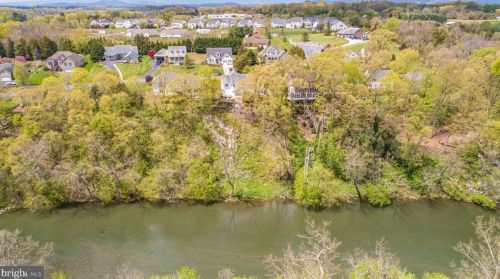 160 Manor Dr, Edinburg VA  22824-3579 exterior